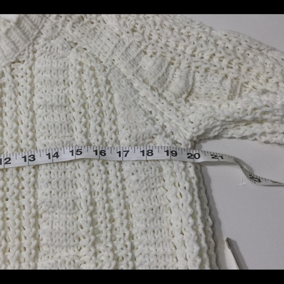 Creamy White Chunky Cable Knit Cropped Sweater - Picture 4 of 5
